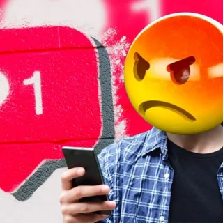 Дізнайтесь, чому в соцмережах агресія поширюється швидше за емпатію та які психологічні й алгоритмічні фактори цьому сприяють.