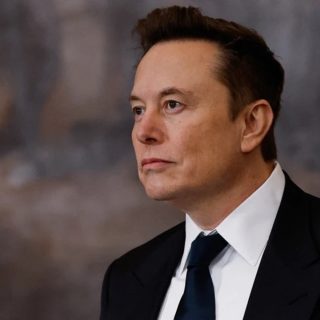 Neuralink Ілона Маска розробляє чип Blindsight, здатний повертати зір навіть повністю сліпим, шляхом прямої передачі візуальних сигналів до мозку.