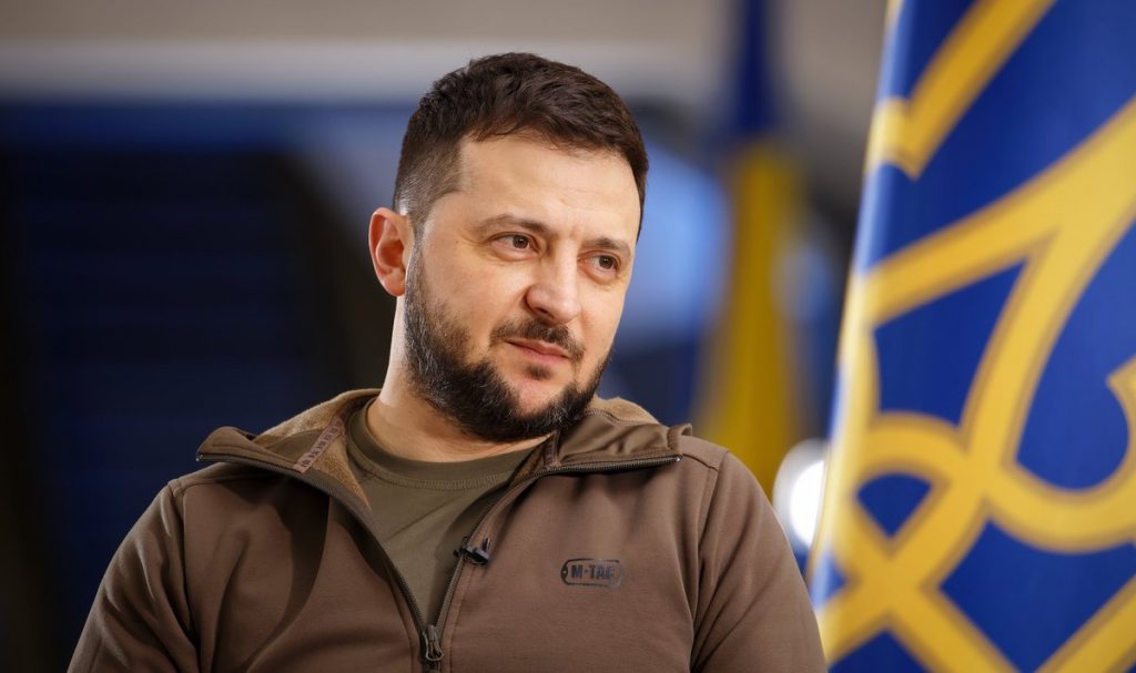 Зеленський готовий до зустрічі з Путіним заради припинення вогню та обміну полоненими, закликає до міжнародного посередництва та нових санкцій.