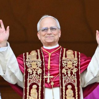 Роберт Прево з Чикаго став першим американцем на посаді Папи Римського, обравши ім’я Лео XIV. Його обрання символізує нову епоху в історії Католицької Церкви.