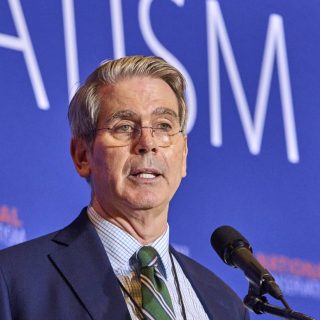Президент Зеленський відмовився підписати угоду з США щодо доступу до українських надр, що викликало критику з боку адміністрації Трампа.
