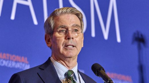 Президент Зеленський відмовився підписати угоду з США щодо доступу до українських надр, що викликало критику з боку адміністрації Трампа.