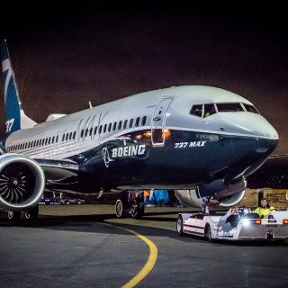 Boeing може уникнути суду у справі про катастрофи 737 MAX, визнавши провину в обмані FAA в межах нової угоди з Мін’юстом США.