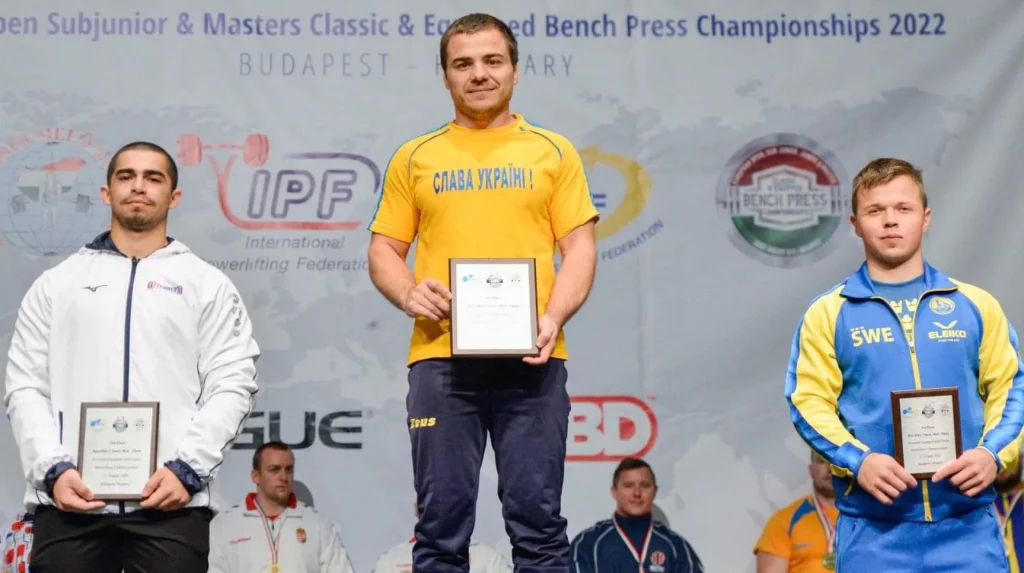 Іван Чупринко встановив новий світовий рекорд та в 13-й раз став чемпіоном світу з пауерліфтингу, перемігши на змаганнях у Литві.