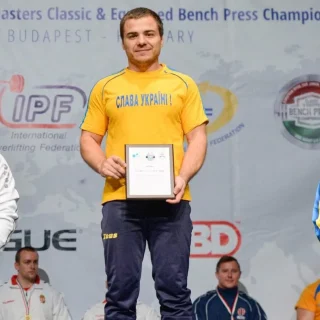 Іван Чупринко встановив новий світовий рекорд та в 13-й раз став чемпіоном світу з пауерліфтингу, перемігши на змаганнях у Литві.