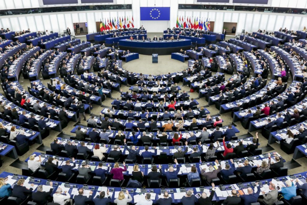 Євродепутати закликали Брюссель припинити фінансування Угорщини через згортання демократії, обмеження свобод і порушення цінностей ЄС.
