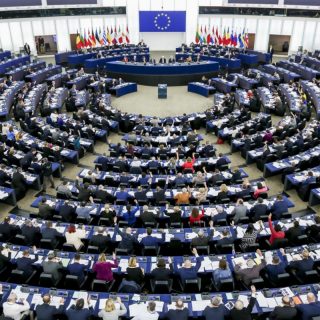 Євродепутати закликали Брюссель припинити фінансування Угорщини через згортання демократії, обмеження свобод і порушення цінностей ЄС.
