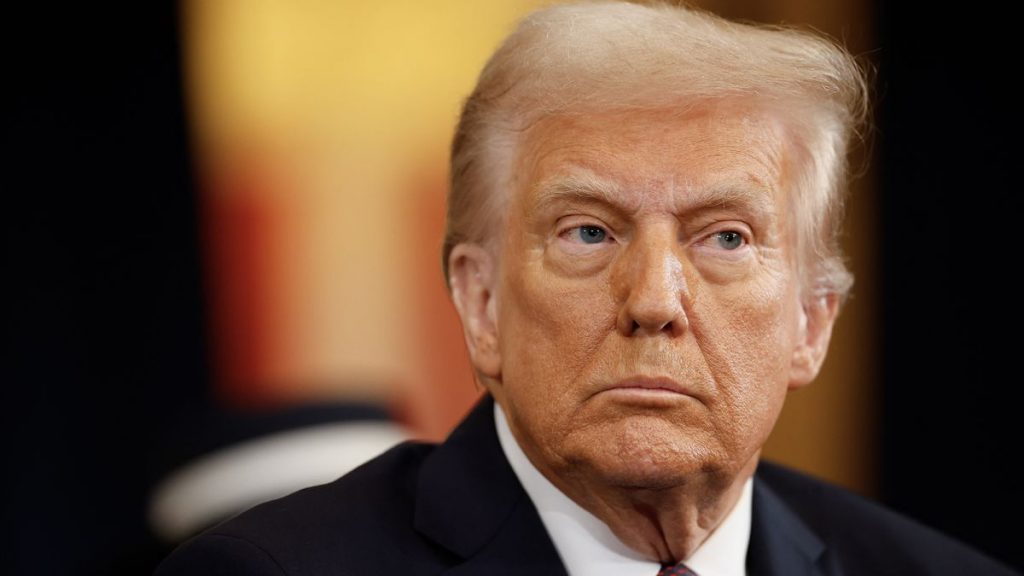 Європейські лідери стурбовані після дзвінка Трампа Путіну: США не демонструють тиску на Кремль, а переговори між РФ і Україною виглядають односторонніми.