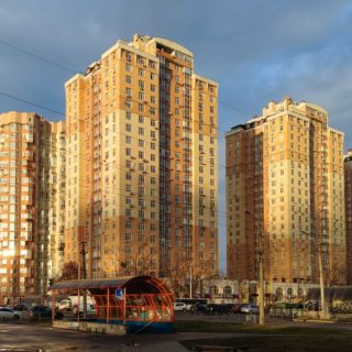 Дізнайтесь, що вигідніше: оренда чи купівля житла в Україні. Порівнюємо витрати, ризики та міфи у фінансовому аналізі.