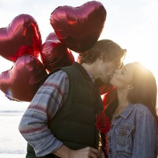 Що змушує нас закохуватись? Пояснення з точки зору біології, психології та культури. Вивчаємо закоханість разом.