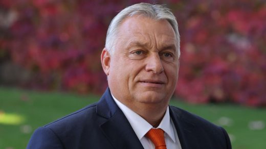 Прем'єр-міністр Угорщини Віктор Орбан заявив, що членство України в ЄС загрожує економіці його країни та розкритикував фінансову підтримку української армії.