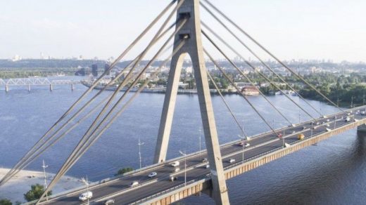 У Києві з 9 травня до кінця 2025 року частково обмежать рух мостом через Десенку у напрямку станції метро «Почайна» через протиаварійний ремонт.