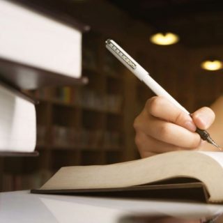 Дізнайтесь, як правильно писати: «будь які» чи «будь-які», чому ця форма важлива та які мовні правила слід знати.