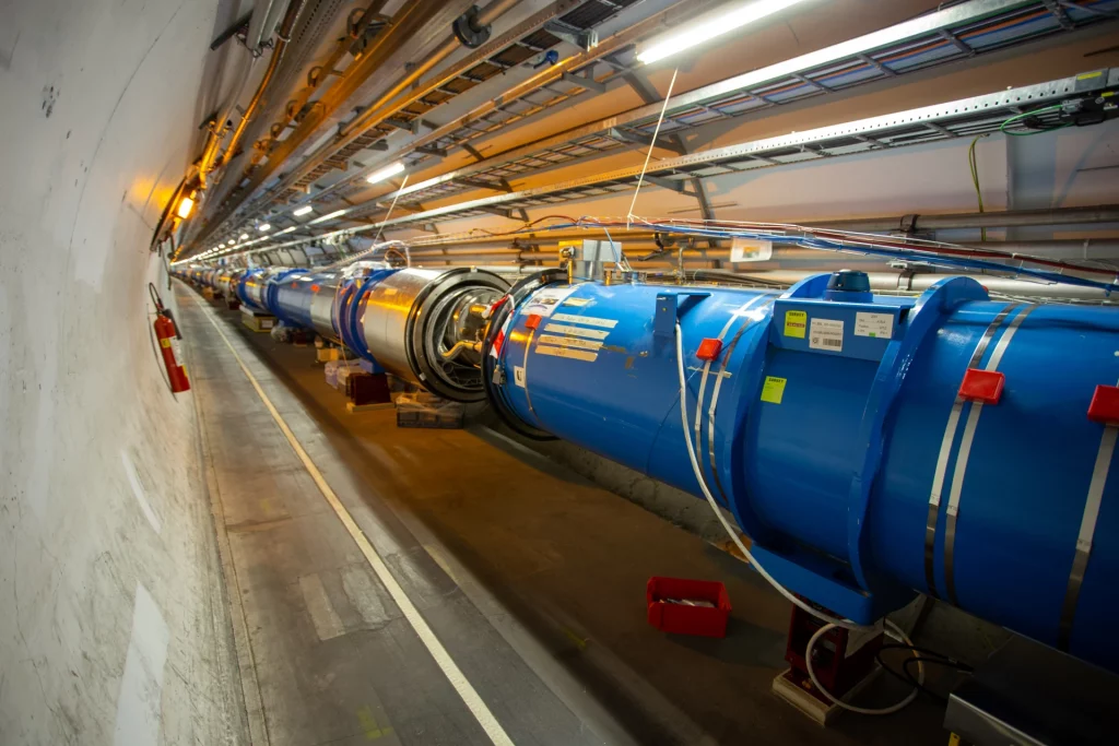 Вчені CERN зафіксували перетворення свинцю на золото у Великому адронному колайдері, створивши 270 мільярдів ядер золота під час експериментів.