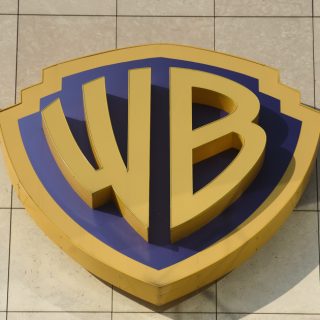 Warner Bros. Discovery оголосила про плани розділити компанію на два публічні підприємства — Streaming & Studios та Global Networks до середини 2026 року.