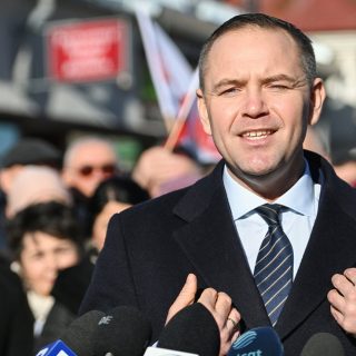 Кароль Навроцький здобув перемогу на президентських виборах у Польщі. Що про нього відомо, та яку позицію він займає щодо України?
