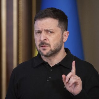 Президент України Володимир Зеленський окреслив ключові питання на переговорах з Росією в Стамбулі, зосередившись на припиненні вогню та гуманітарних аспектах.