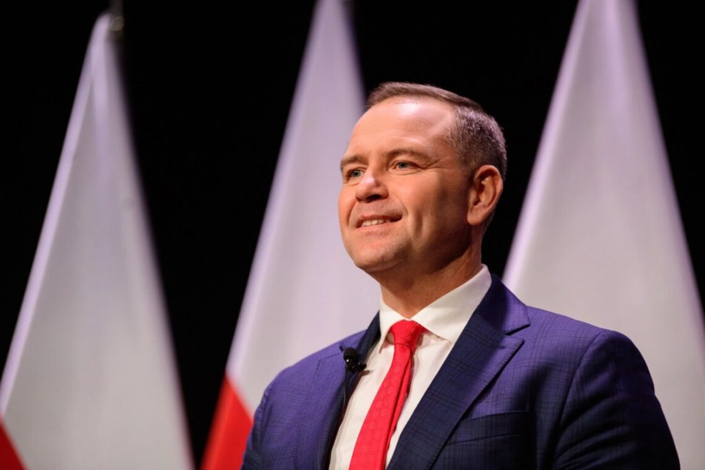 Кароль Навроцкий офіційно стане президентом Польщі. Його суперечлива біографія зіграла ключову роль у перемозі на виборах 2025 року.