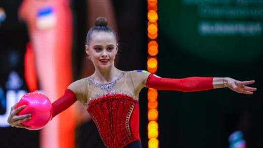 Українська гімнастка Таїсія Онофрійчук виборола перше за XXI століття "золото" у багатоборстві на чемпіонаті Європи з художньої гімнастики.
