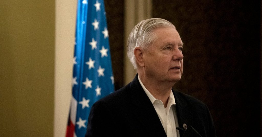 Трамп підтримав законопроєкт про санкції проти Росії, але остаточне рішення про їх застосування залежатиме від президента США.