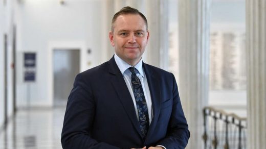 Кароль Навроцький, новообраний президент Польщі, неодноразово висловлював чітку позицію щодо України та її боротьби за свободу, підтримуючи її суверенітет.