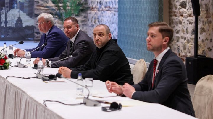 У Стамбулі відбулися переговори між Росією та США щодо нормалізації роботи дипломатичних місій, обговорено повернення конфіскованих об'єктів та візові питання.