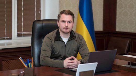 Верховна Рада призначила Руслана Кравченка новим Генеральним прокурором України – кандидатуру запропонував президент Володимир Зеленський.