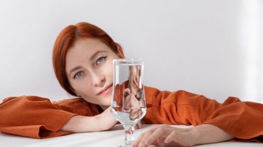Хронічне зневоднення часто залишається непоміченим. Дізнайтесь, як виявити, що ви п’єте недостатньо води, та які сигнали подає організм.