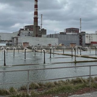 МАГАТЕ зафіксувало вибухи та активність дронів поблизу Запорізької АЕС, що викликає занепокоєння щодо безпеки об’єкта у зоні бойових дій.