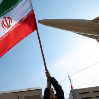 Іран наростив щоденний експорт нафти до 2,33 млн барелів після ударів Ізраїлю, прагнучи максимально швидко розвантажити сховища.