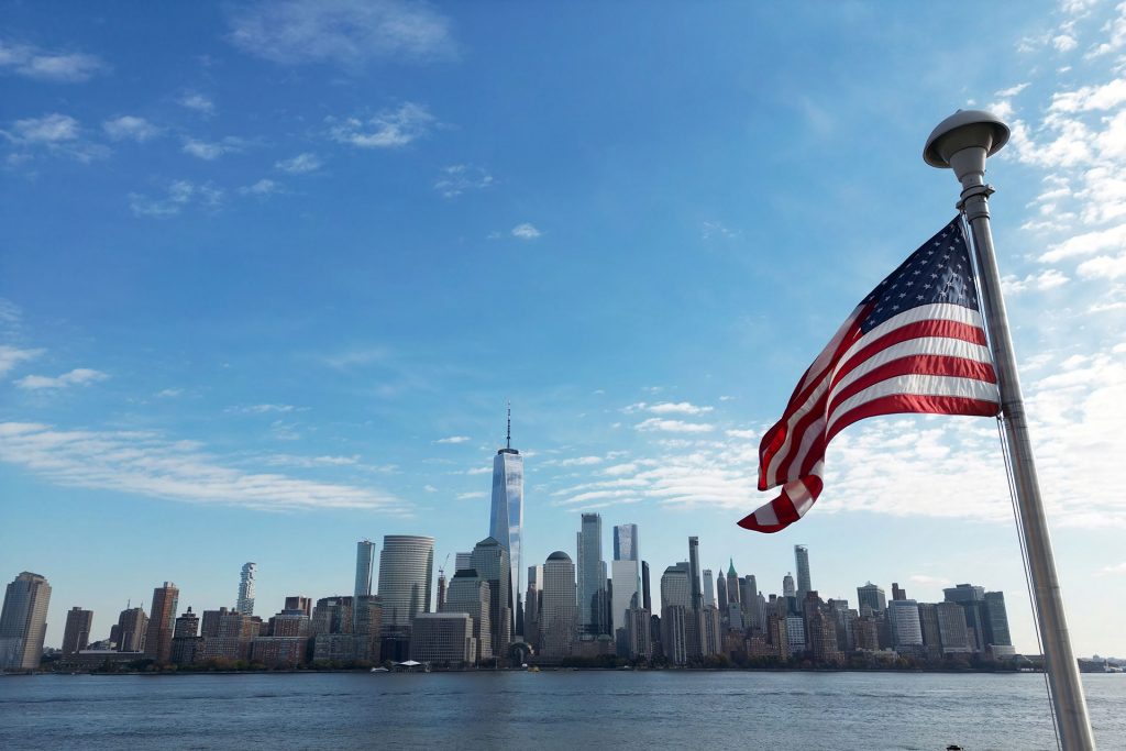 У квітні 2025 року дефіцит торгового балансу США скоротився до мінімуму за останні два роки через рекордне зниження імпорту товарів.