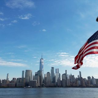 У квітні 2025 року дефіцит торгового балансу США скоротився до мінімуму за останні два роки через рекордне зниження імпорту товарів.