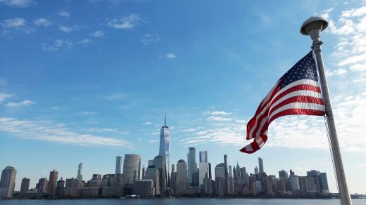У квітні 2025 року дефіцит торгового балансу США скоротився до мінімуму за останні два роки через рекордне зниження імпорту товарів.