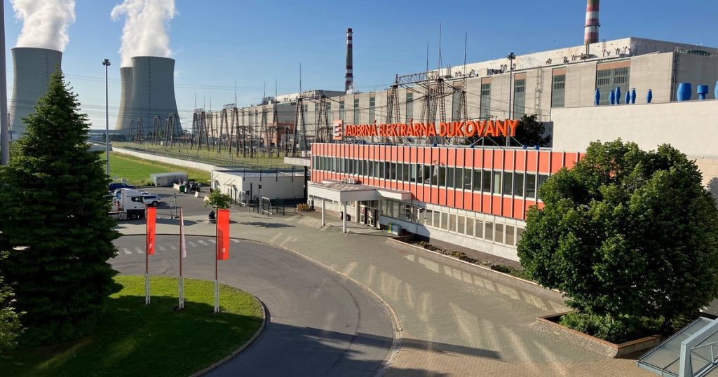 Перші американські паливні збірки Westinghouse прибули на АЕС Дуковани, що зміцнює енергетичну безпеку Чехії та підтримує диверсифікацію постачань.