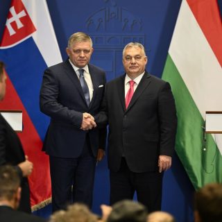 Словаччина та Угорщина заблокували ухвалення нового пакету санкцій ЄС проти Росії до саміту 26 червня, де питання обговорюватимуть лідери країн.