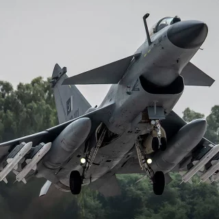 Іран активізував переговори з Китаєм щодо купівлі винищувачів J-10C після втрат у війні з Ізраїлем, шукаючи альтернативу замороженим постачанням Су-35.