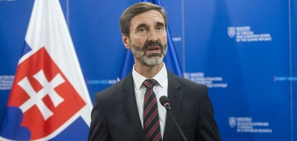 Глава МЗС Словаччини Юрай Бланар заявив про потребу відновлення діалогу з Росією задля завершення війни в Україні дипломатичним шляхом.