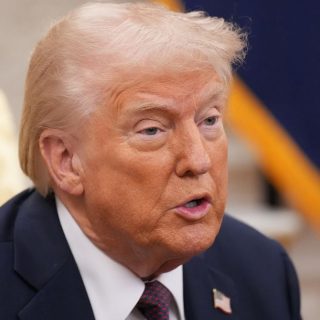Дональд Трамп звинуватив ЄС у несправедливому підході до торговельних переговорів після зустрічі з Урсулою фон дер Ляйєн у Давосі.