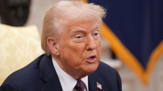 Дональд Трамп звинуватив ЄС у несправедливому підході до торговельних переговорів після зустрічі з Урсулою фон дер Ляйєн у Давосі.
