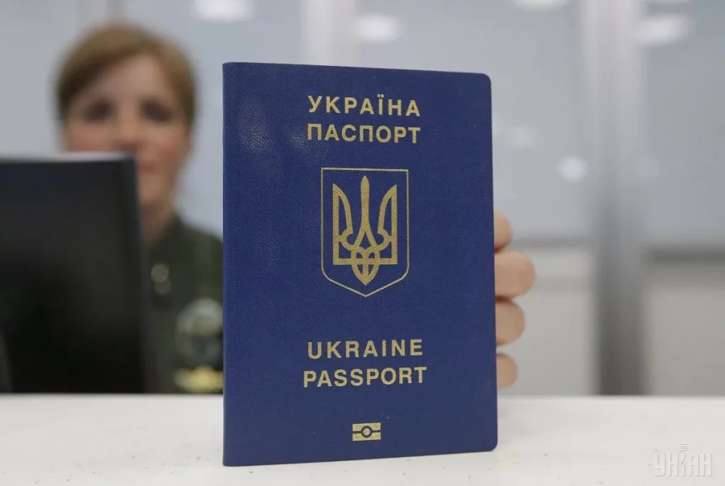 Якщо загубили паспорт під час подорожі, не панікуйте. Ознайомтесь з покроковим алгоритмом відновлення документа та порадами для швидкої допомоги.