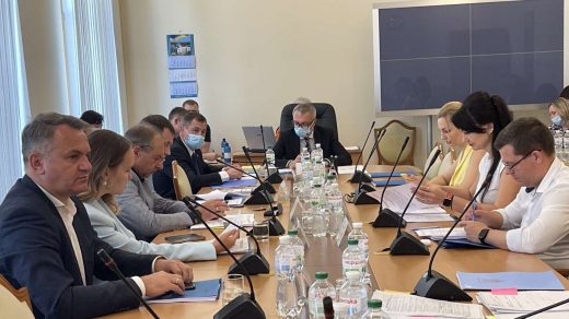 Комітет Ради підтримав законопроєкт, який дозволяє тимчасову бронь від мобілізації для працівників критичних підприємств, навіть якщо вони в розшуку ТЦК.