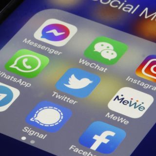 Повідомлення не приходять у Telegram або Viber? Дізнайтесь основні причини, як вирішити проблему на Android чи iPhone. Повна інструкція та поради.