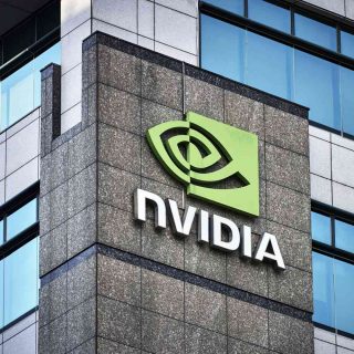 Nvidia повідомила китайських клієнтів про обмежену кількість чипів H20, дозволених до експорту США, та оголосила про розробку нового RTX Pro GPU.
