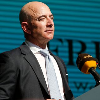 Джефф Безос завершив продаж акцій Amazon на суму $5,7 мільярда, що стало його найбільшим продажем після весілля в червні 2025 року.