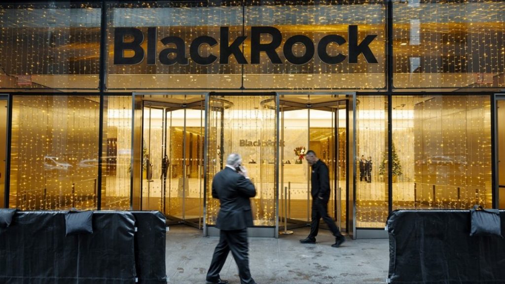 BlackRock згорнув створення Фонду відновлення України після перемоги Трампа. Наразі Франція готує альтернативу без гарантій підтримки США.
