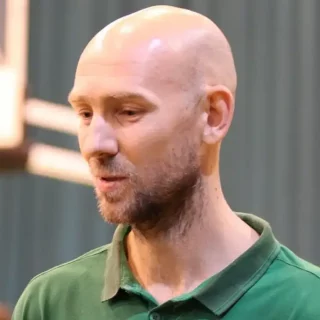 Кривбасс підписав контракт із Євгеном Ісаковим, колишнім головним тренером ДиДиБао. Це його перший клуб елітного дивізіону.