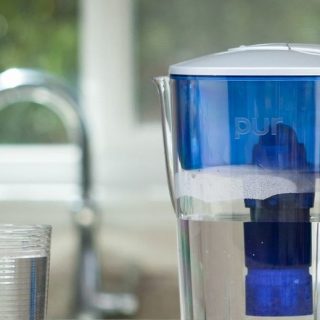Дізнайтесь, як зробити фільтр для води своїми руками з простих матеріалів. Покрокова інструкція, список інструментів та таблиця порівняння.
