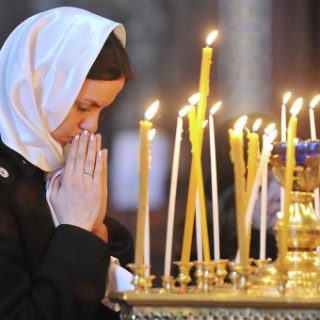 Сильна молитва на гроші, яка допомагає залучити фінансовий успіх, багатство та стабільність. Дізнайтесь найкращі тексти молитов на фінанси.
