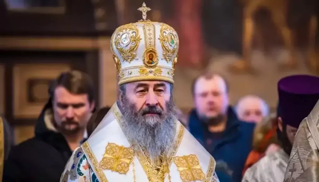 Президент Зеленський припинив громадянство митрополита УПЦ Онуфрія через російський паспорт, отриманий у 2002 році, що підтвердила СБУ
