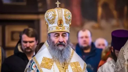 Президент Зеленський припинив громадянство митрополита УПЦ Онуфрія через російський паспорт, отриманий у 2002 році, що підтвердила СБУ